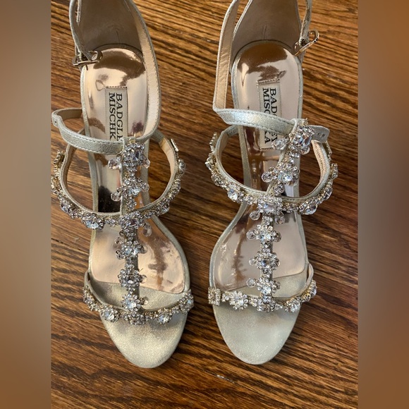 Badgley Mischka Size 8 Gold Jewel Strap Heels - Picture 2 of 9